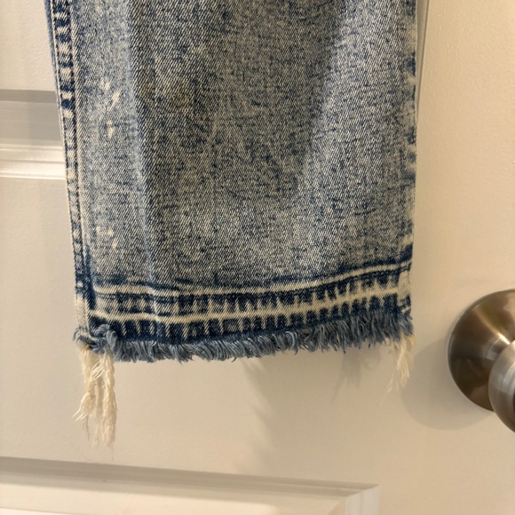 Abercrombie & Fitch Ultra High Rise Ankle Straight Acid Wash Distressed Jeans - Picture 7 of 13